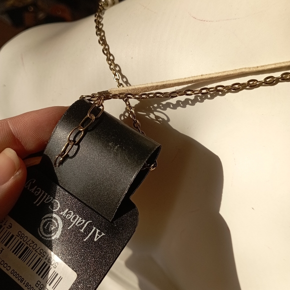 Off White and Brass Necklace - Picture 7 of 17